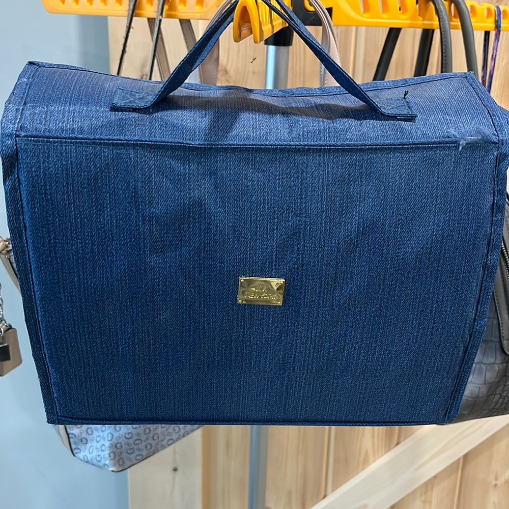 JM New York toiletry bag